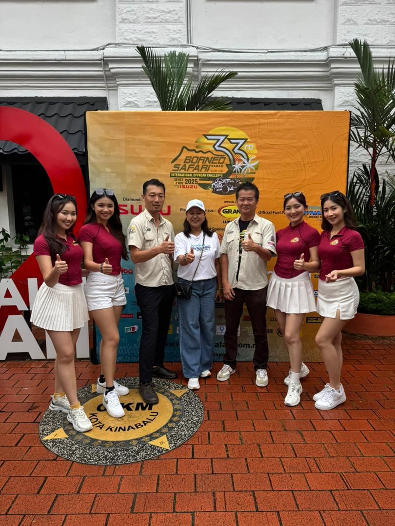 PETRONAS and Borneo Safari representatives at the event venue
