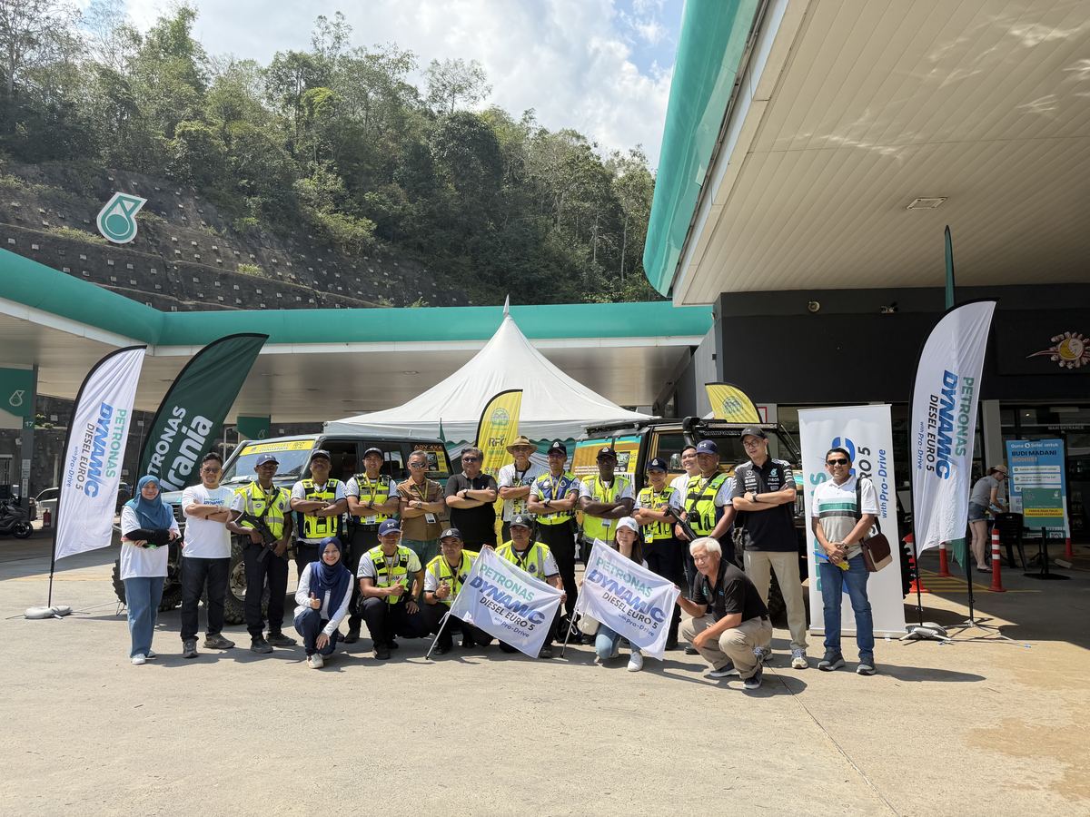 A Rainforest Challenge marshal with the PETRONAS team during a station stop
