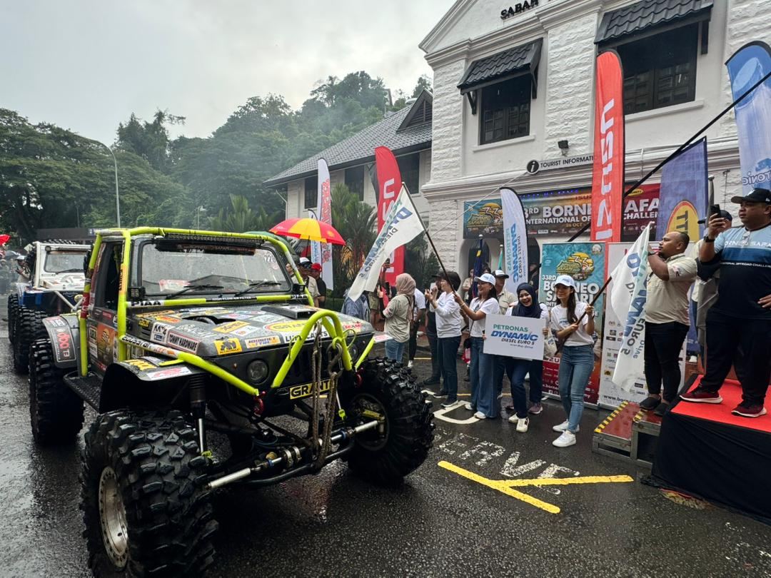 Bendera PETRONAS Dynamic Diesel di pelepasan Borneo Safari 2025