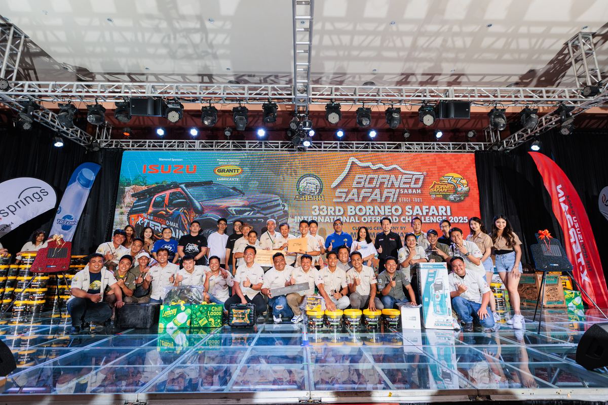 Pasukan PETRONAS Dynamic Diesel di penanda 0 KM Kota Kinabalu